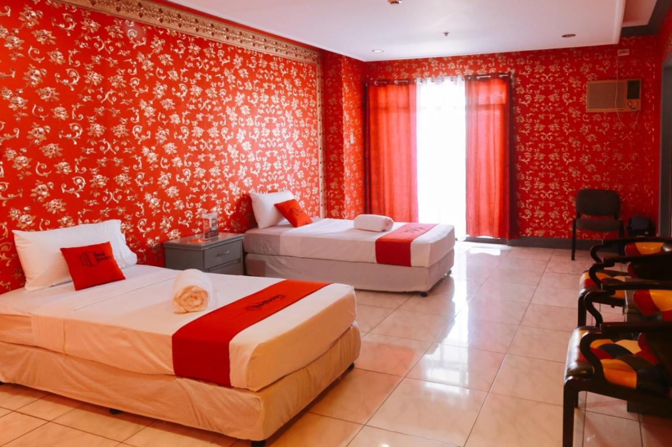 RedDoorz Plus @ Castle Chateau Iloilo Chambre photo